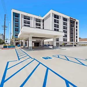 Hampton Angeles Airport Lennox